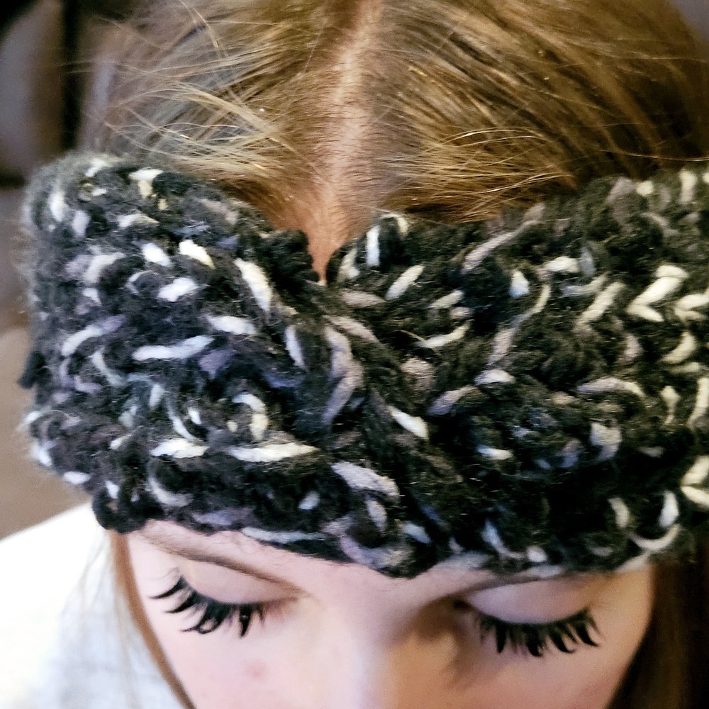 Chunky Knit Headband in Black and White